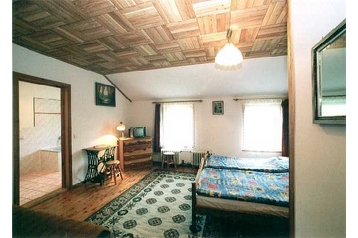 Polonia Privát Kopaniec, Exteriorul